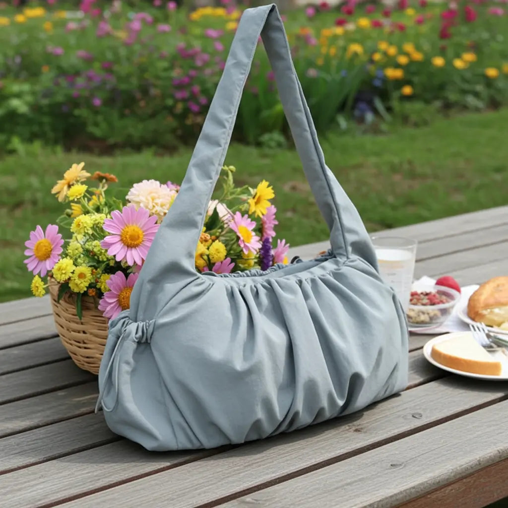 Sac cabas femme porté à l’épaule — différence entre besace et cabas