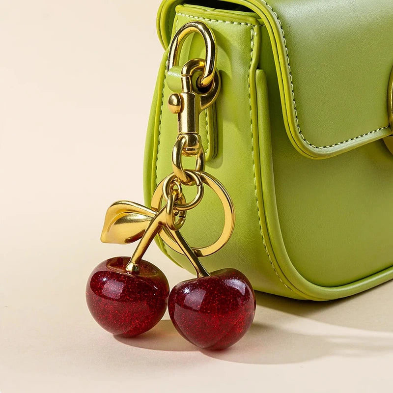 Bijou de Sac Pendentif Cerise Dore2