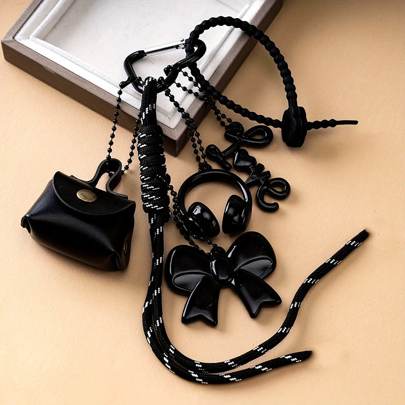 Bijou de sac noir — vue de face sur fond blanc