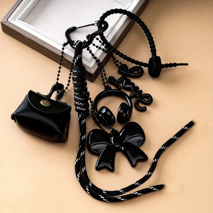 Bijou de sac noir — vue de face sur fond blanc