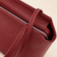 Mini sac cabas cuir grainé femme bordeaux, détail de la fermeture