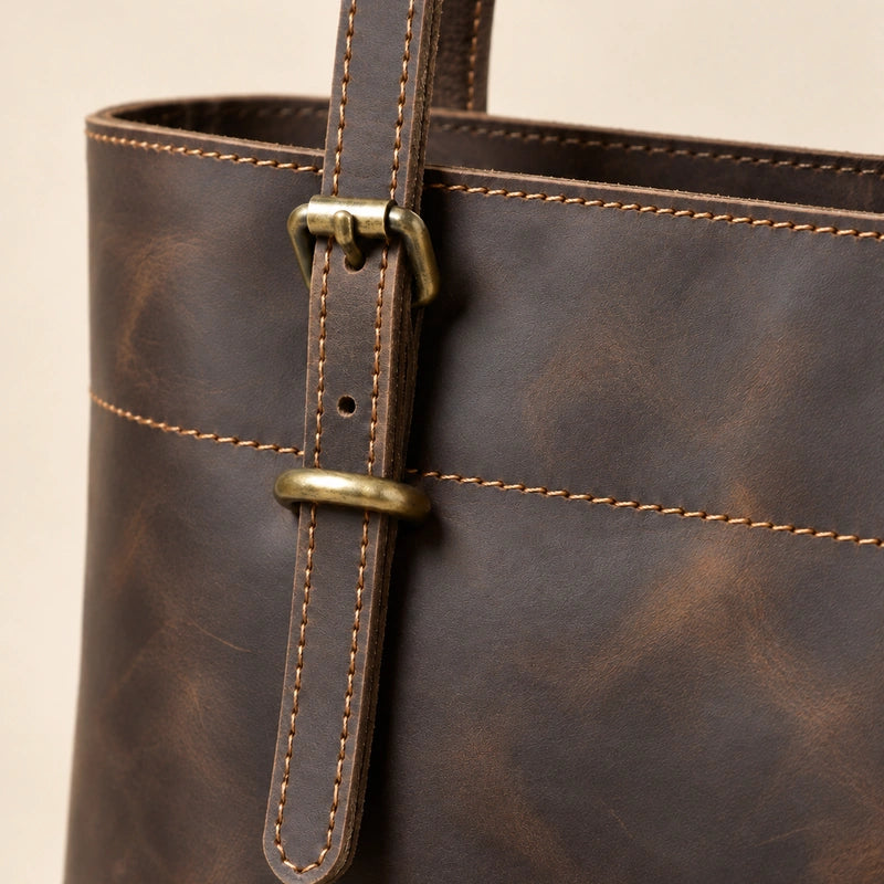 Sac cabas cuir ciré femme café, détail de la boucle