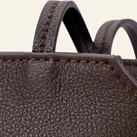 Mini sac cabas cuir grainé femme café, détail des coutures et des anses