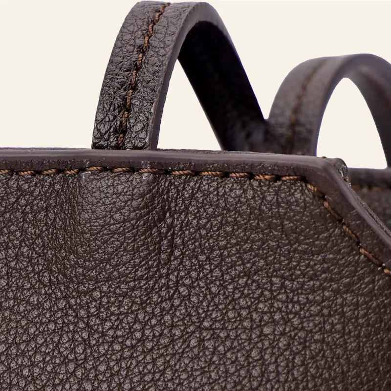 Mini sac cabas cuir grainé femme café, détail des coutures et des anses