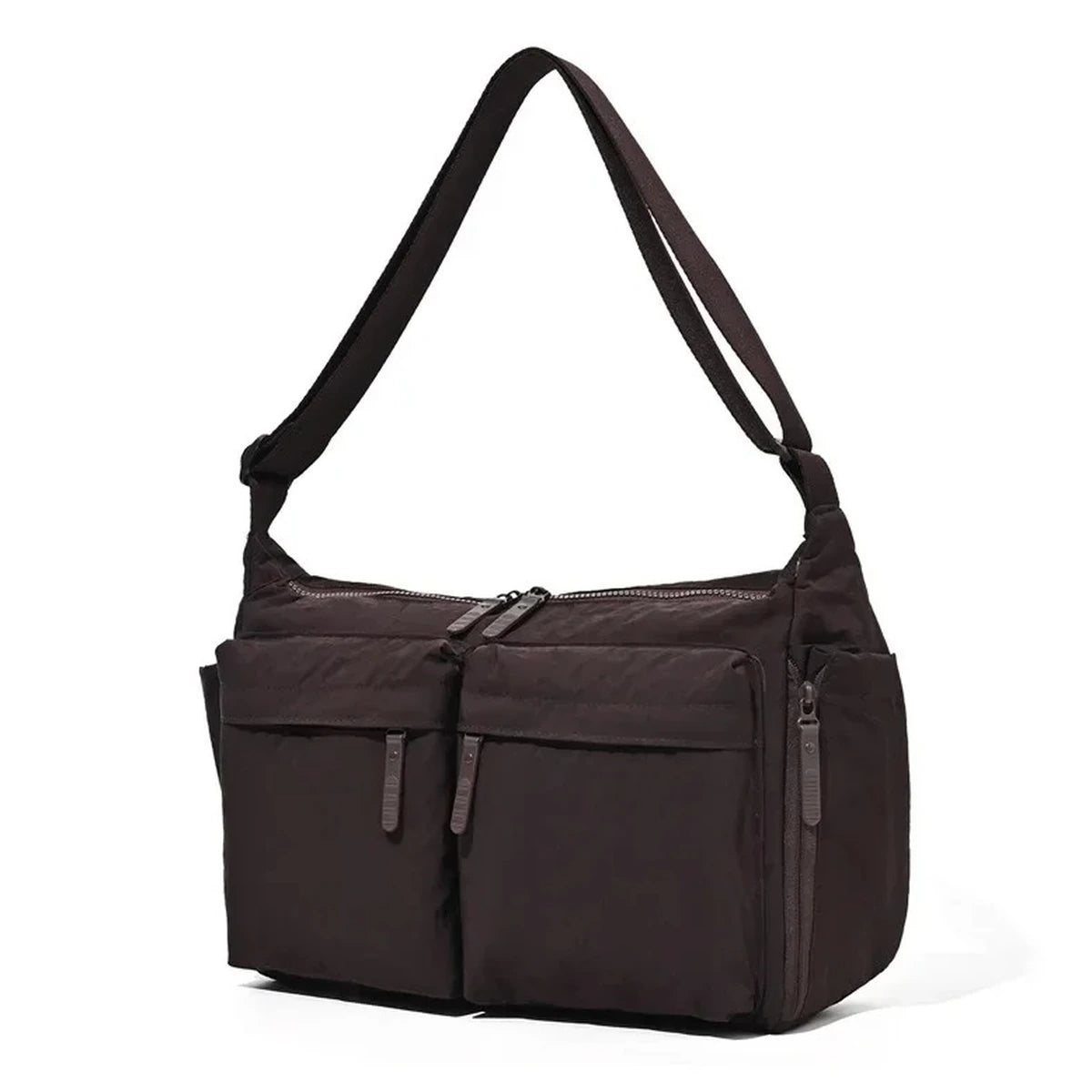 sac-cabas-bandouliere-nylon couleur café sur fond blanc