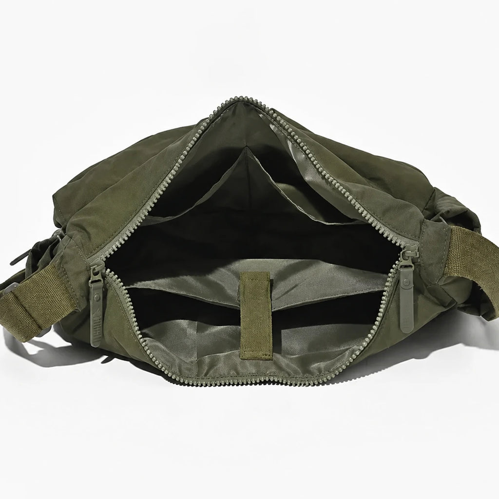 sac cabas bandouliere nylon vert intérieur sur fond blanc