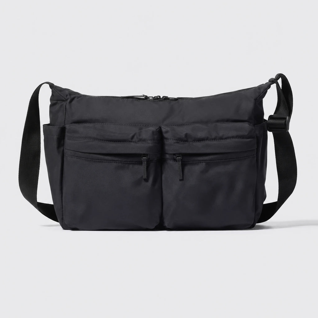 sac cabas bandouliere nylon noir sur fond blanc