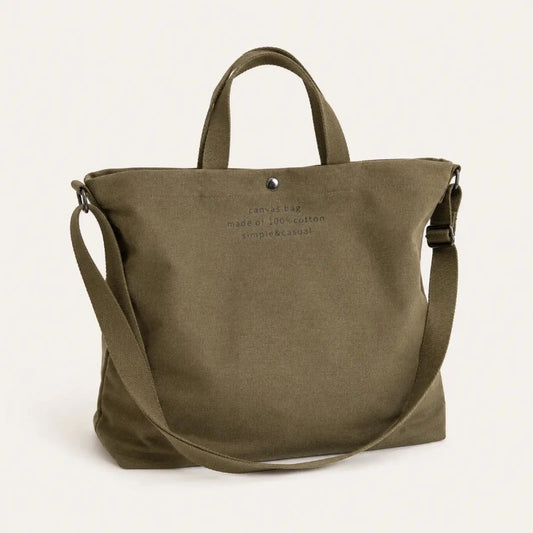 Sac cabas bandoulière en toile vert — posé sur meuble
