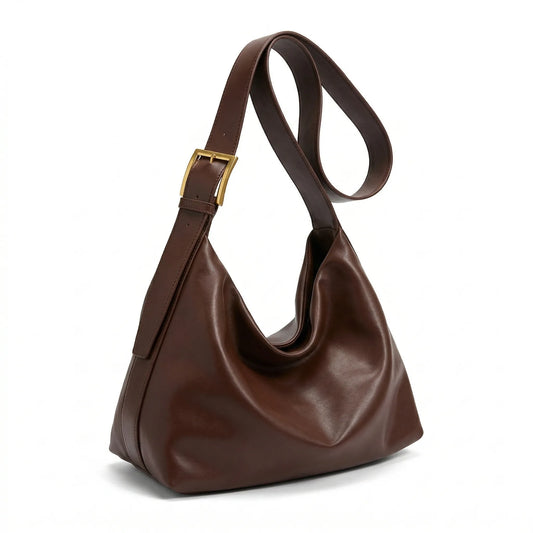 sac marron foncé sur fond blanc