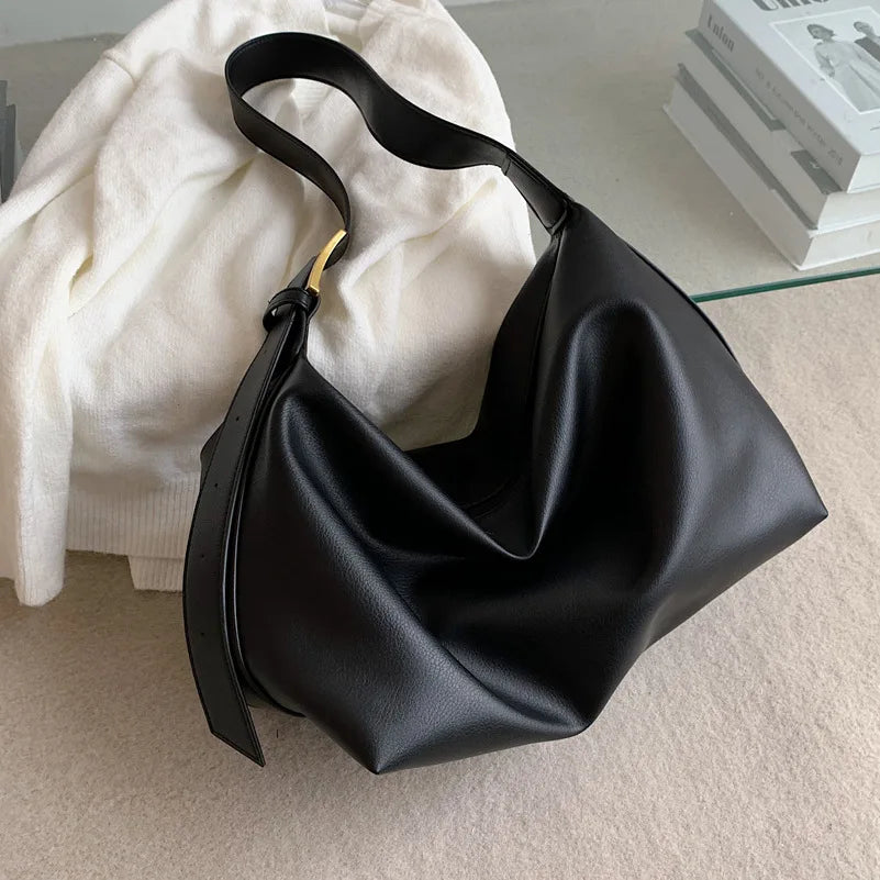 Sac cabas Boston noir — posé sur table en situation