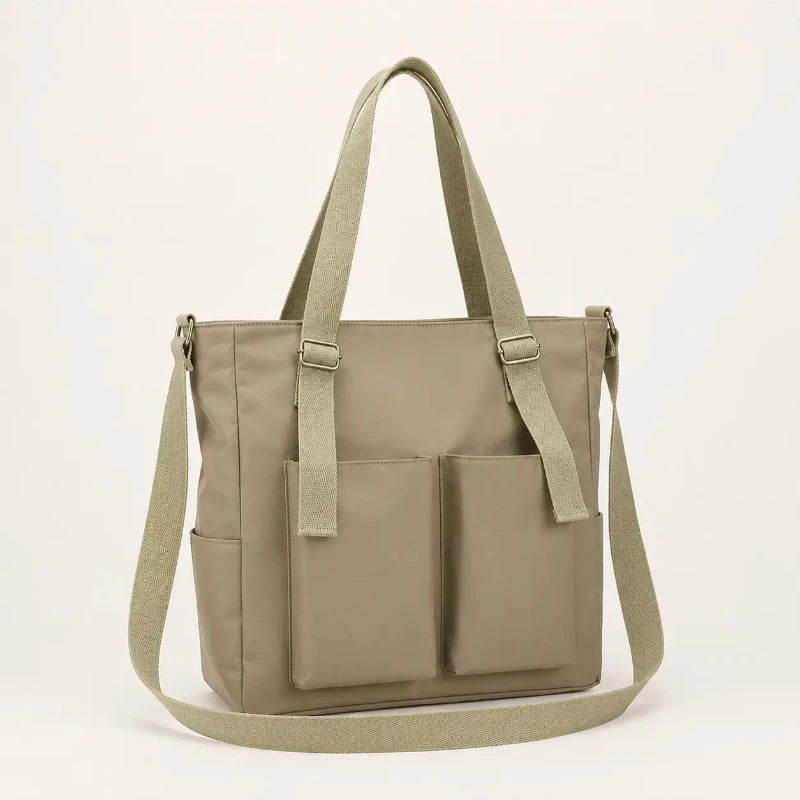 sac vert sur fond blanc