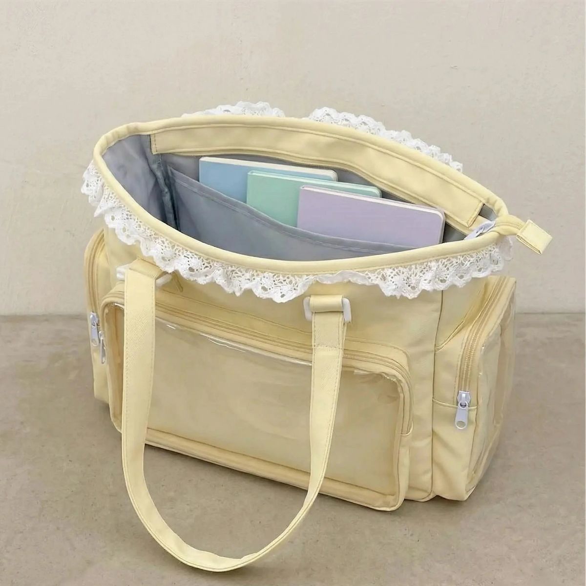 Grand sac de cours japonais ouvert avec cahiers — capacité intérieure
