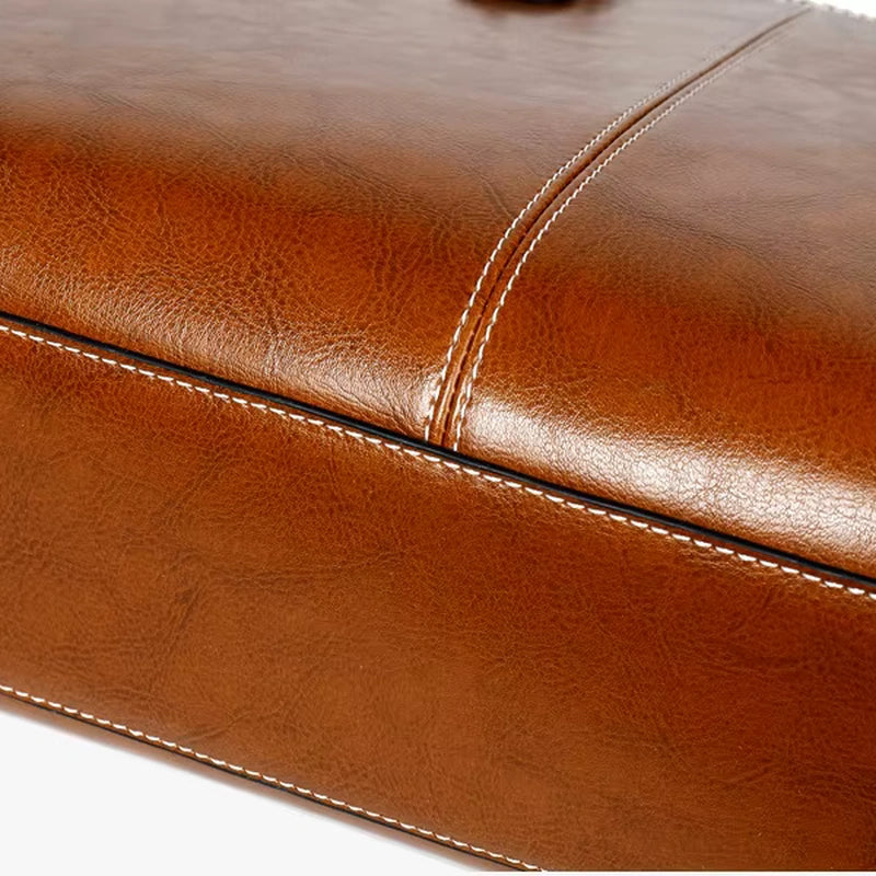 Sac cabas cuir bandoulière femme marron, détail des coutures et du cuir