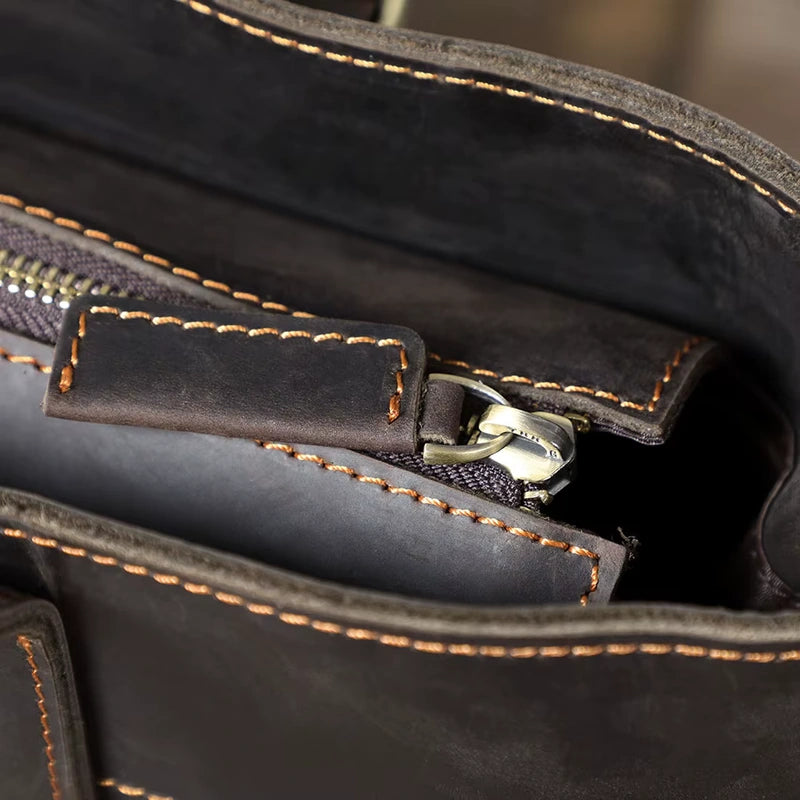 Sac cabas cuir ciré femme café, détail de la fermeture intérieure