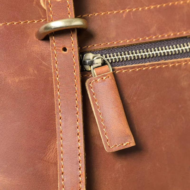 Sac cabas cuir ciré femme marron, détail de la poche zippée