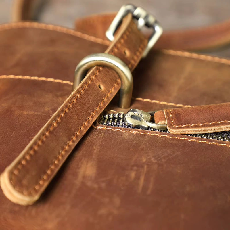 Sac cabas cuir ciré femme marron, détail des attaches et de la fermeture