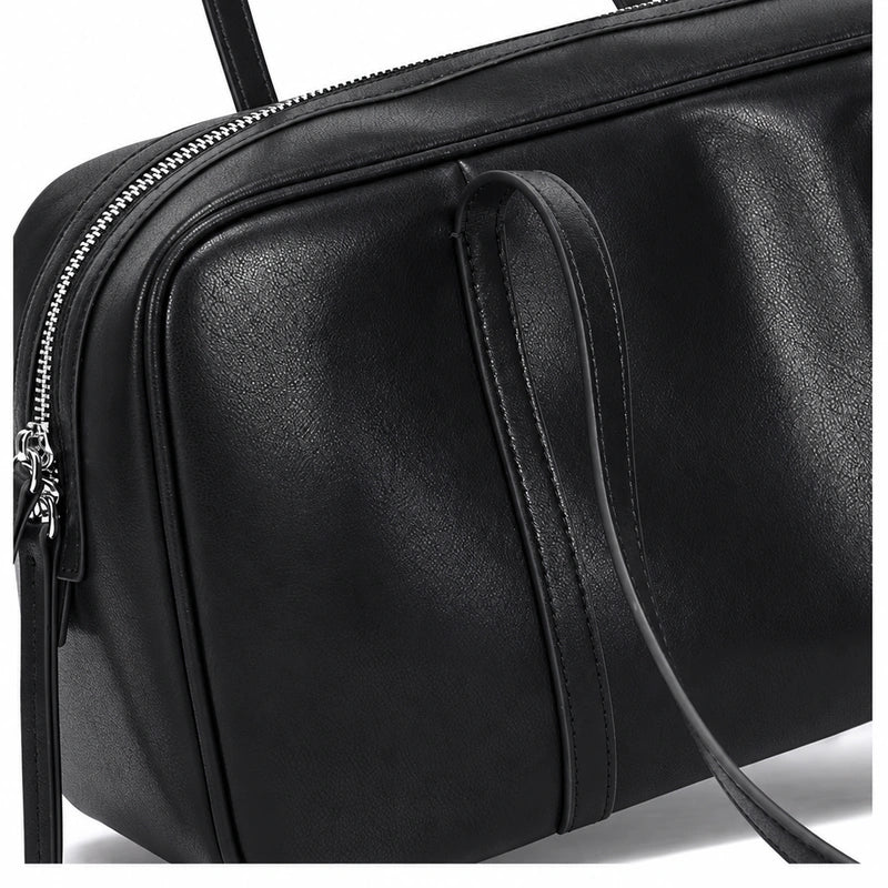 Sac cabas cuir rétro femme noir, détail de la texture du cuir