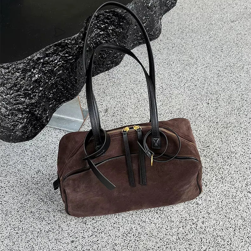 Sac cabas cuir velours femme café, grand format posé au sol