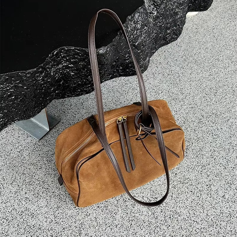 Sac cabas cuir velours femme marron, grand format posé au sol
