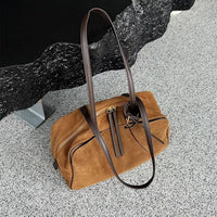 Sac cabas cuir velours femme marron, grand format posé au sol
