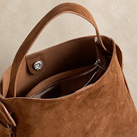 Sac cabas daim compact femme marron, détail de la fermeture