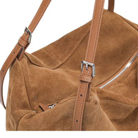 Sac cabas daim souple femme marron, détail des anses et des boucles