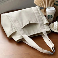 Sac cabas large en toile blanc — posé sur meuble