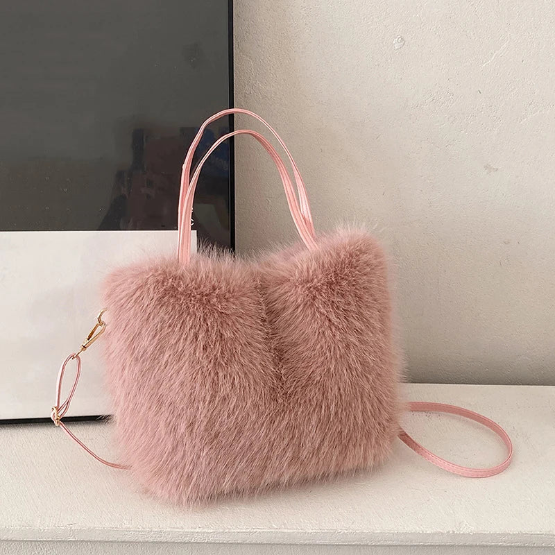 sac rose posé sur meuble