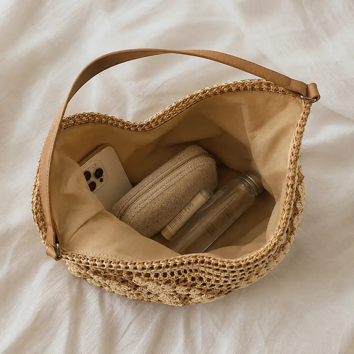 sac cabas paille ajouré vu de l'intérieur