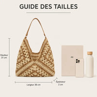sac cabas paille ajouré en comparaison à la taille d'un cahier, d'un iphone et d'une gourde