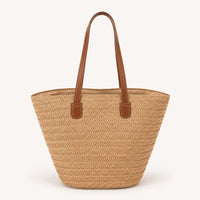 sac cabas panier en paille sur fond blanc