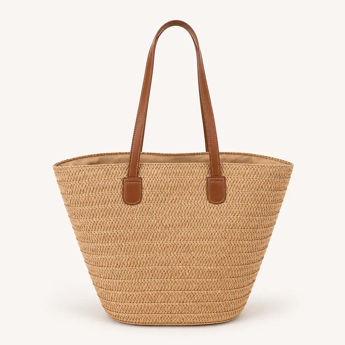 sac cabas panier en paille sur fond blanc
