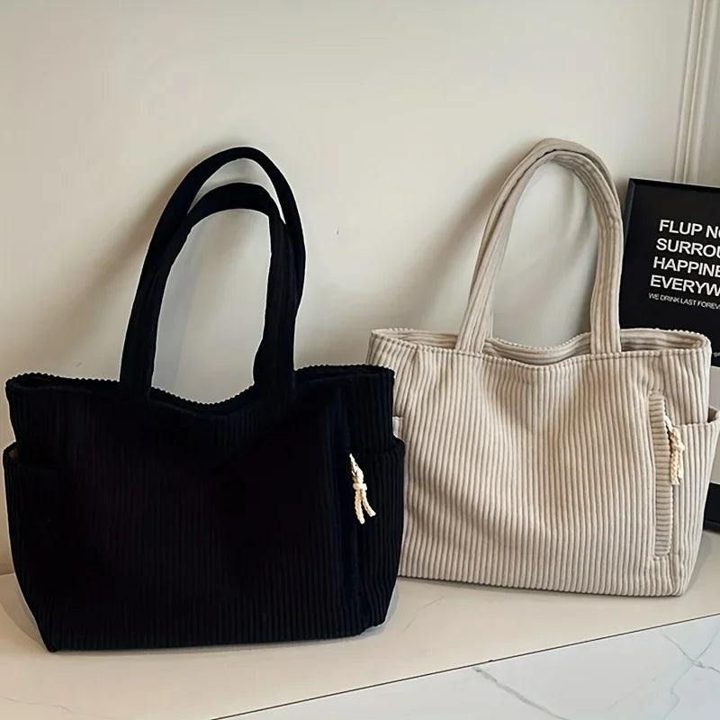 sac noir beige sur meuble