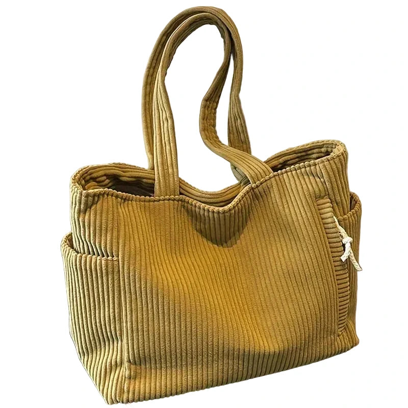 sac jaune sur fond blanc