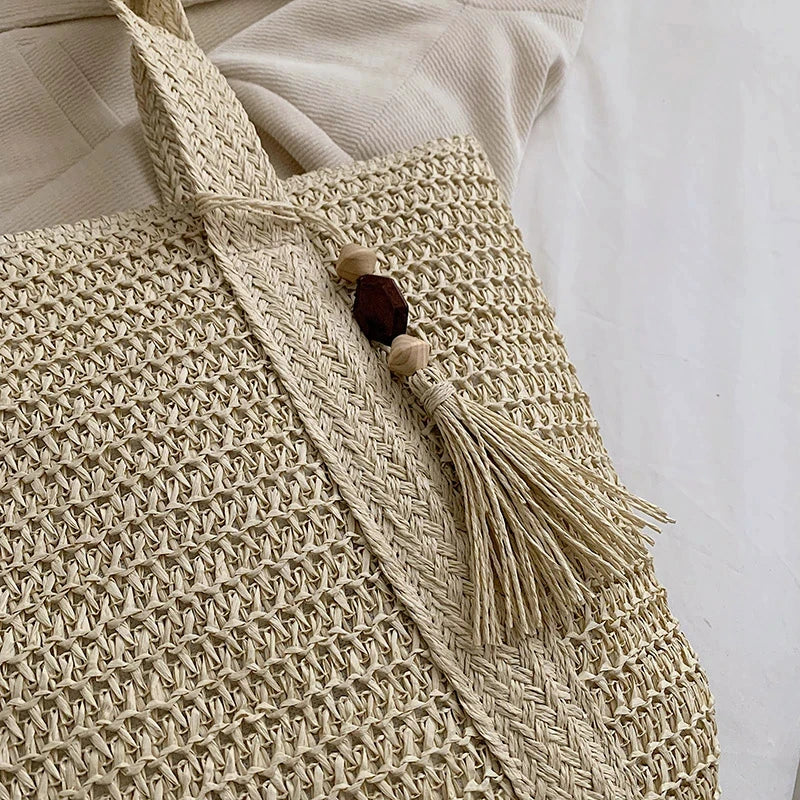 Sac cabas tressé en paille — zoom accessoire décoratif