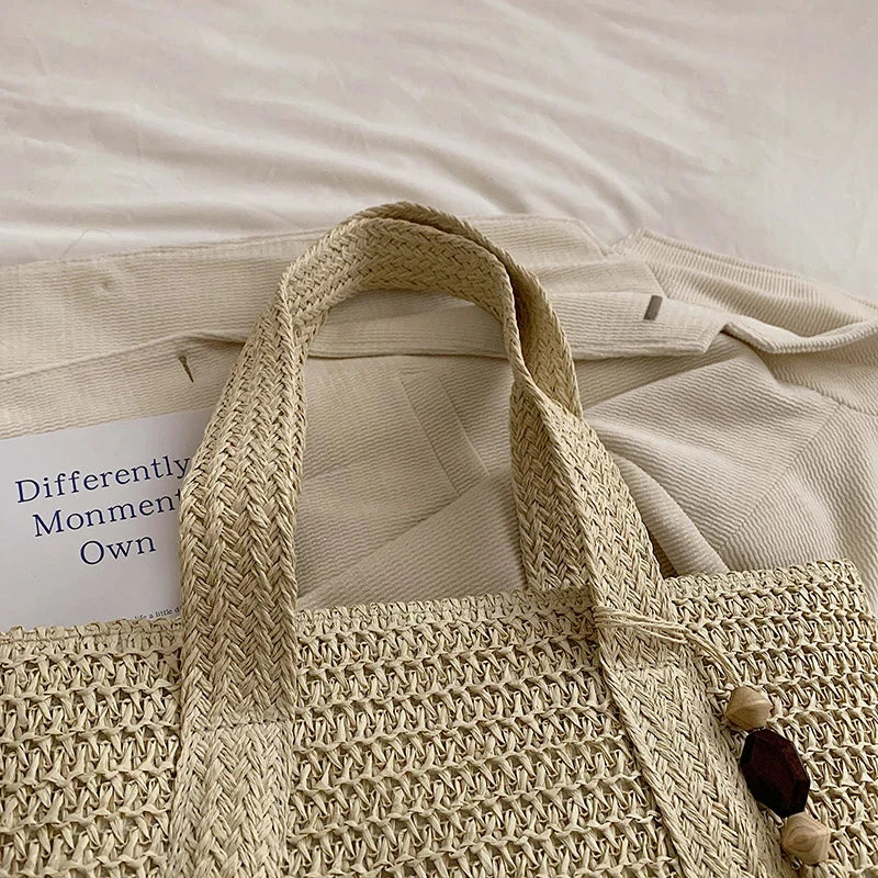Sac cabas tressé en paille — zoom anses tressées