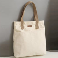 Sac cabas en toile bicolore blanc — posé sur meuble