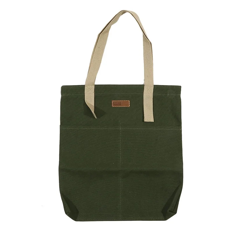 sac vert sur fond blanc