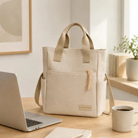 Sac cabas étanche en toile — sur un bureau