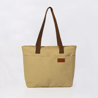 Sac cabas en toile minimaliste kaki — vue de face sur fond blanc