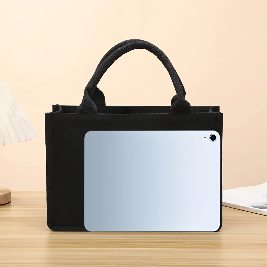 Sac cabas en toile noir moyen — comparaison taille avec iPad