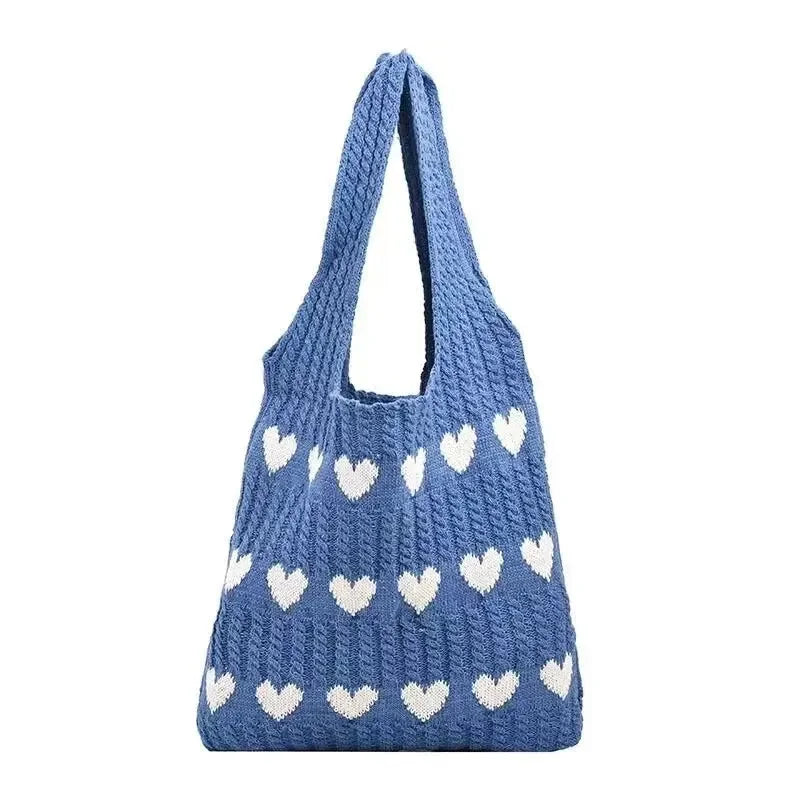 Sac cabas cœur en tricot bleu — vue de face sur fond blanc