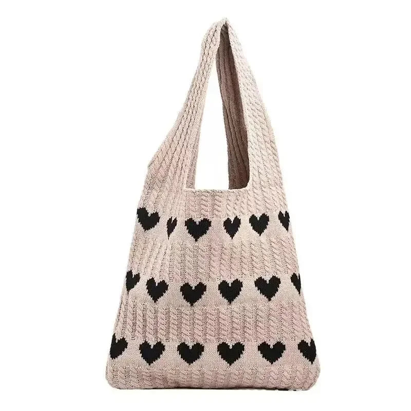 Sac cabas cœur en tricot kaki — vue de face sur fond blanc