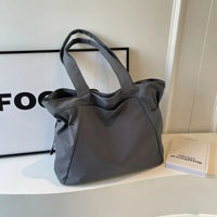 sac cabas anthracite sur meuble