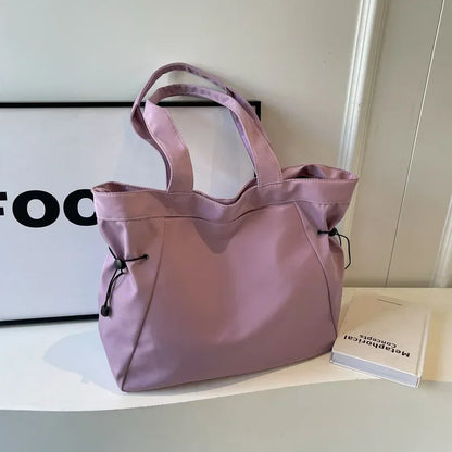 sac cabas rose sur meuble