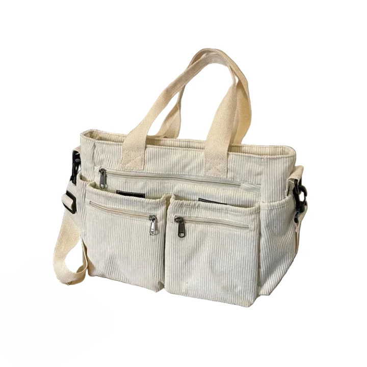 sac blanc sur fond blanc