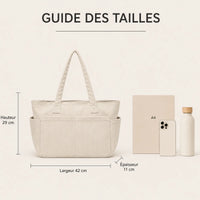 comparaison de la taille du sac cabas avec objets iphone cahier et gourde
