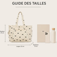 sac cabas velours noeud en comparaison avec la taille d'un cahier, d'un iphone et d'une gourde