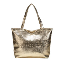 Sac cabas brillant crocodile doré — vue de face sur fond blanc